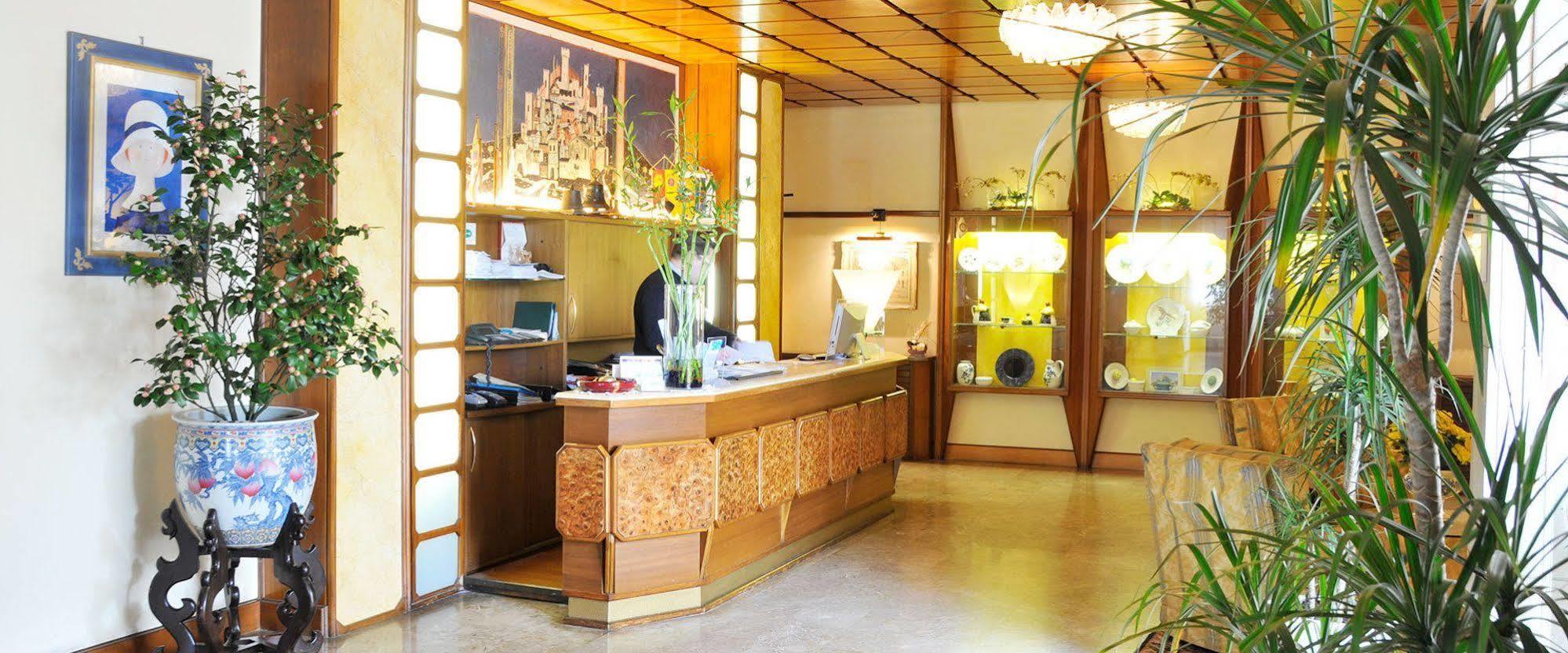 Hotel Beatrice Este Eksteriør bilde